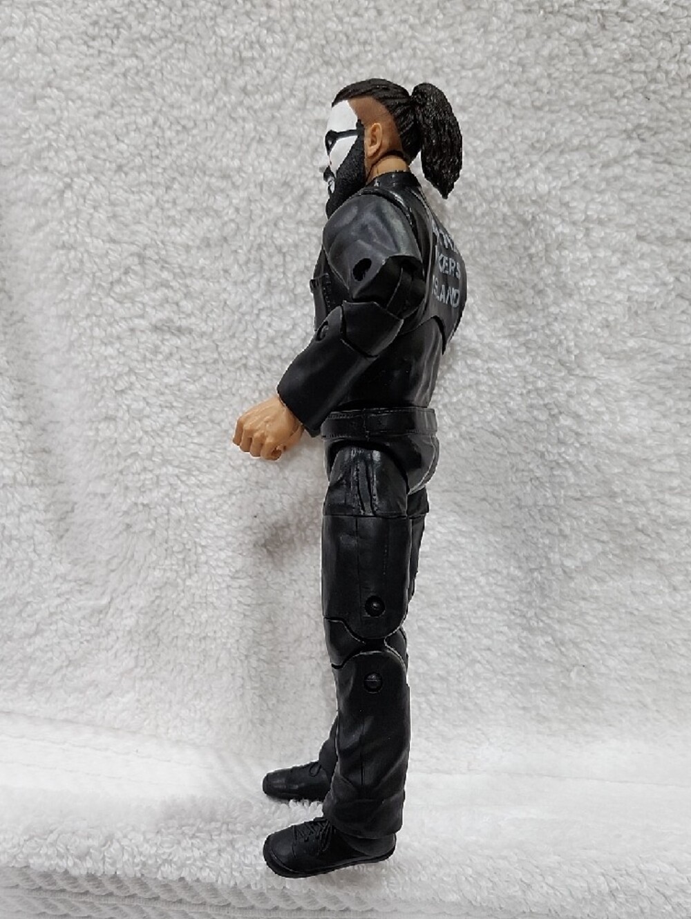 AEW ORTIZ ACTION FIGURE - Picture 4 of 5